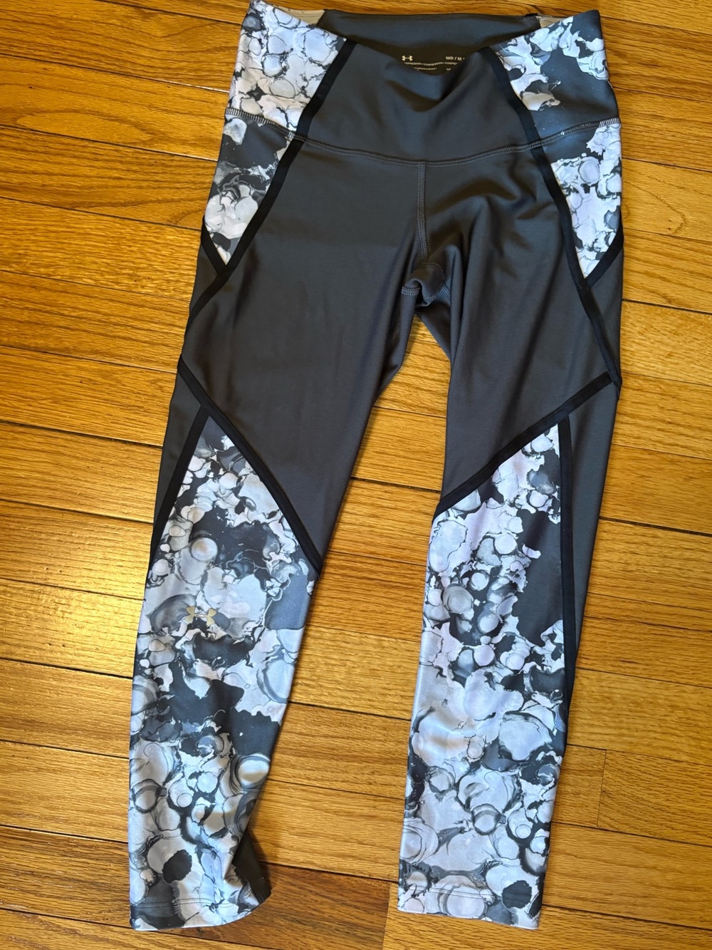 Under Armour Women's HeatGear Athletic Compression Crop Leggings - medium